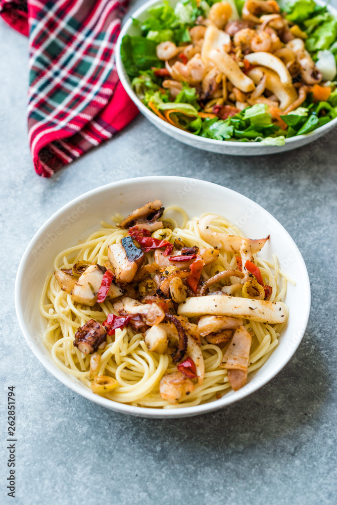 Mixed of Seafood Pasta Spaghetti with Salad