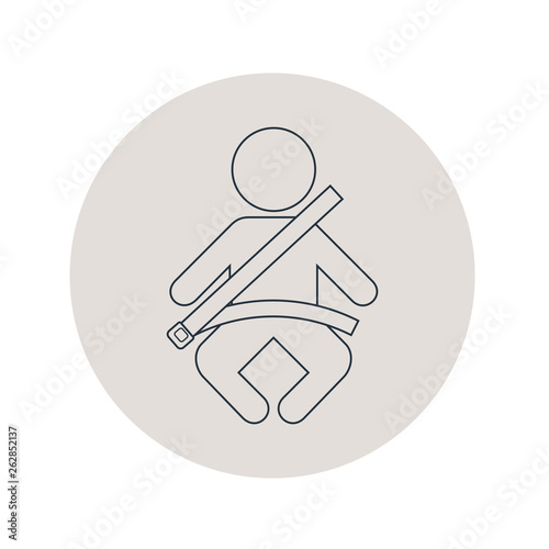 Icono plano lineal niño sentado con cinturón de seguridad en círculo color gris