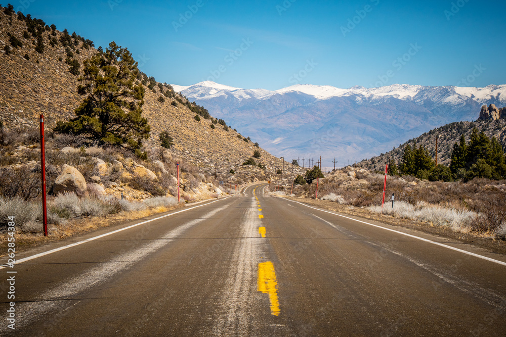 Naklejka premium Scenic road through the mountains of Sierra Nevada - travel photography