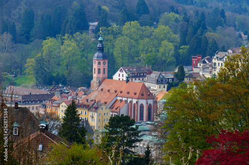 Blick   ber das Wasserparadies  zur Altstadt mit Stiftskirche in Baden-Baden