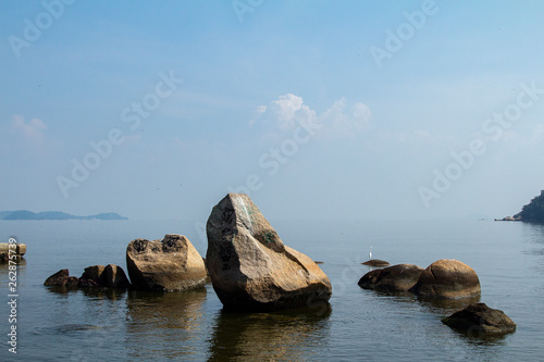 pedras belas no mar 