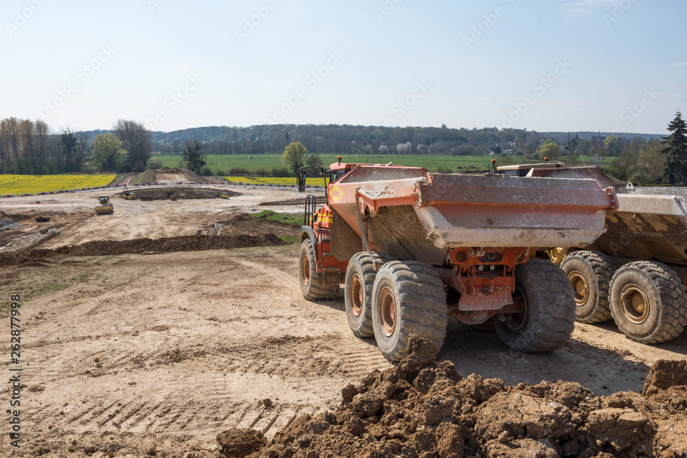 transport de terre sur chantier de construction