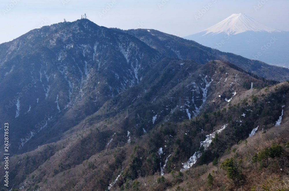Naklejka premium 富士山と三ツ峠山