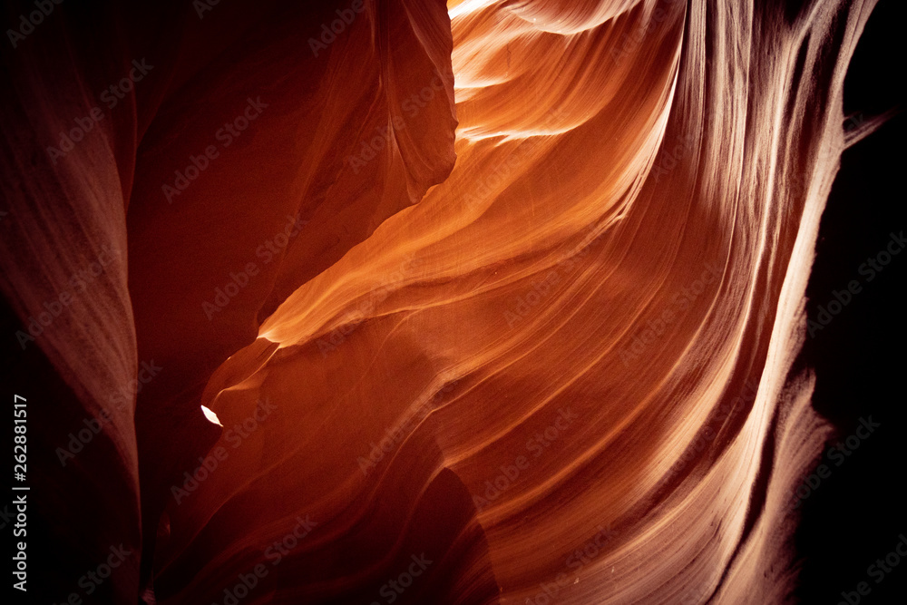 Fototapeta premium Wspaniałe kolory Upper Antelope Canyon - fotografia podróżnicza
