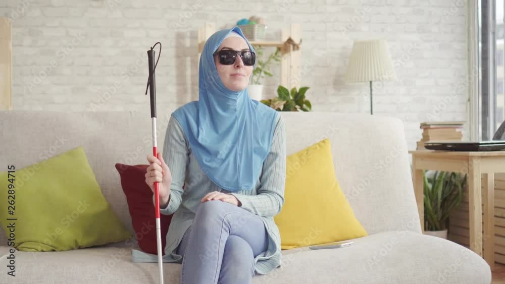 Vidéo Stock beautiful blind Muslim girl with a cane in hijab going for