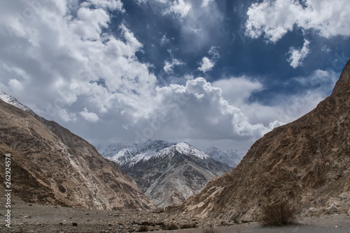 Landscape mountain and sky at Ladakh india © Tawanboonnak
