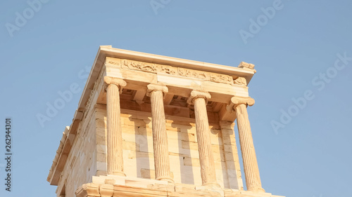 Fotografi shot of the temple of athena nike in athens, greece