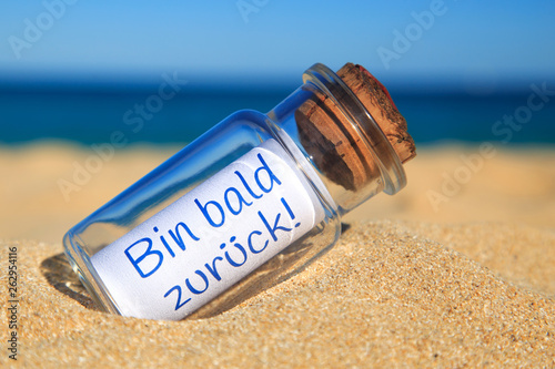 Flaschenpost am Strand: Bin bald zurück