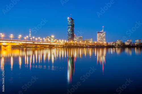 Canvas Print Vienna skyline by night