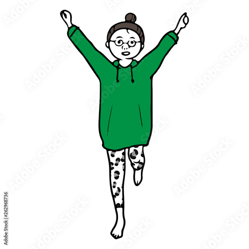 万歳して喜ぶ部屋着の女性