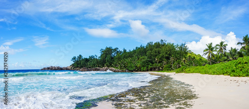 Fototapeta Naklejka Na Ścianę i Meble -  Beautiful wild lonely beach, police bay, seychelles 36