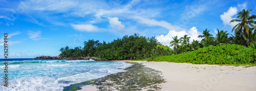 Fototapeta Naklejka Na Ścianę i Meble -  Beautiful wild lonely beach, police bay, seychelles 35