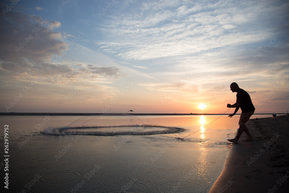 Fototapeta premium pesca al tramonto