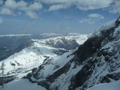 ユングフラウヨッホから見る雪山の風景(スイス)