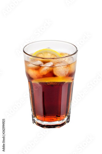 Coca drink with ice and lemon.