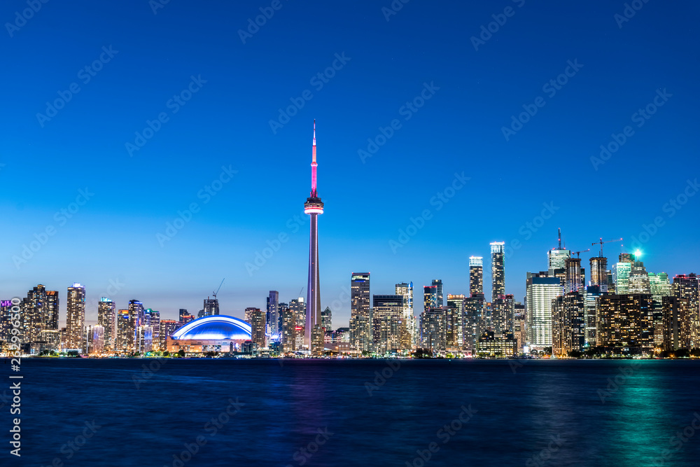 Obraz premium Panoramę miasta Toronto w nocy, Ontario, Kanada