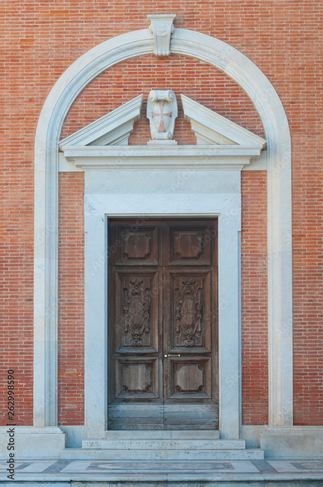 Pisa: Church of Santo Stefano dei Cavalieri, side entrance door
