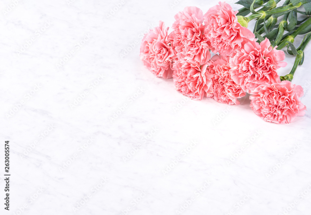 Design concept - Beautiful bunch of carnations on marble white background, top view, copy space, close up, mock up. Mothers day gift idea inspiration. - obrazy, fototapety, plakaty 