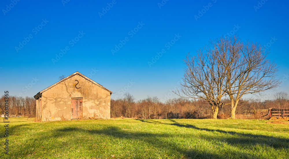 Obraz premium Old Stone Barn