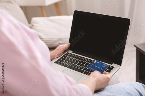 Woman check her credit card balance via application