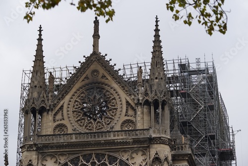 Pignon Brulé et Rosace sud de Notre Dame de Paris suite à l'Incendie