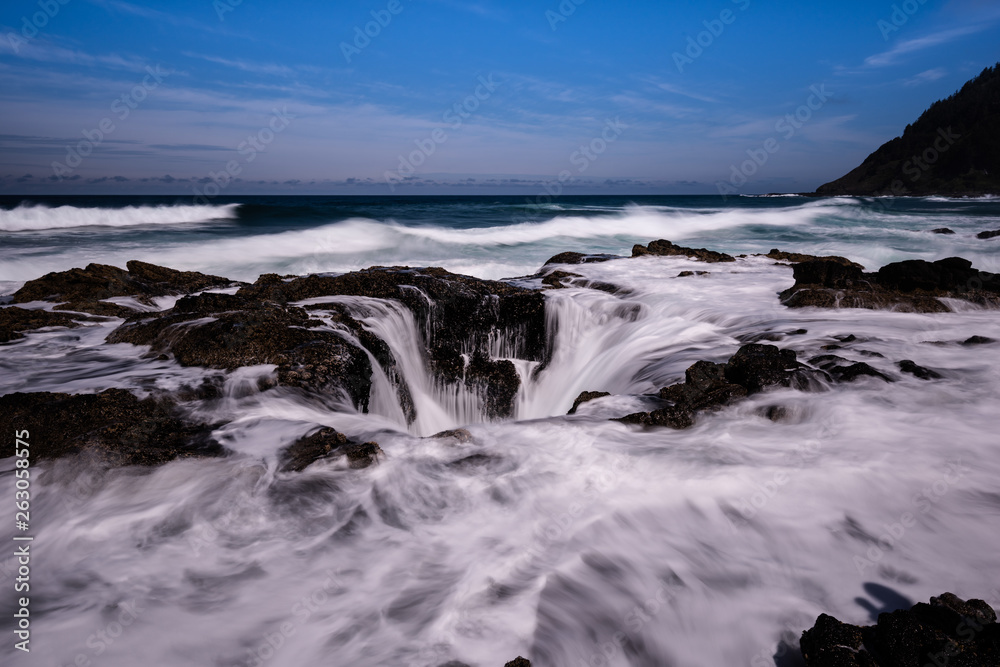 Fototapeta premium Thor's Well at Cape Perpetua on the Oregon coast. The hole in the ocean is a rocky sea bed. The image was captured using a slow shutter speed to capture the waves and intensity of the sea.