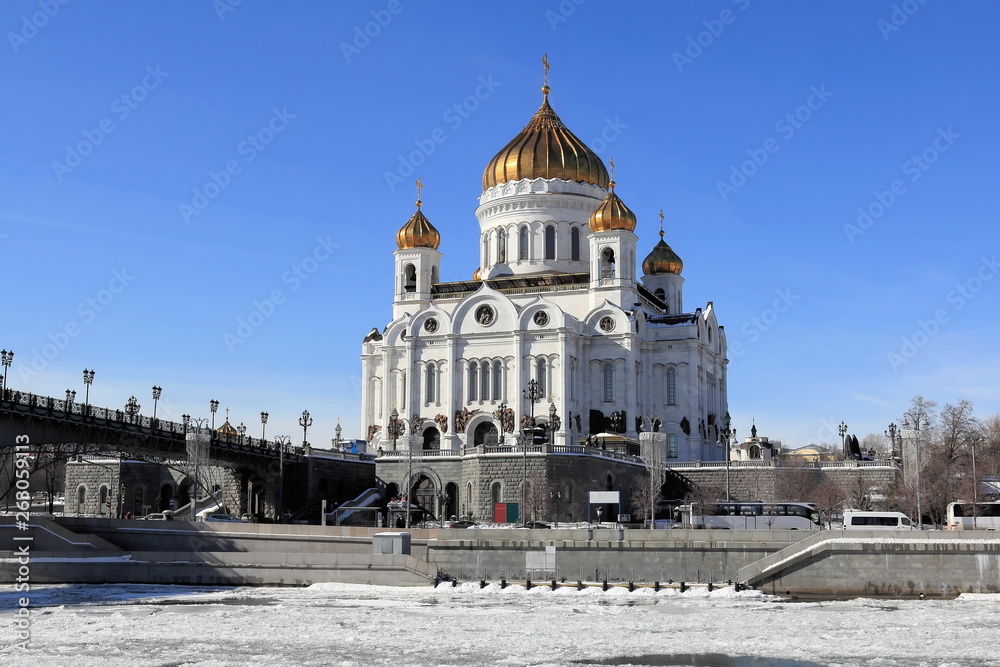 Patriarchy (Patriarchal) Bridge, Moscow River and the Cathedral of Christ the Savior in the early spring