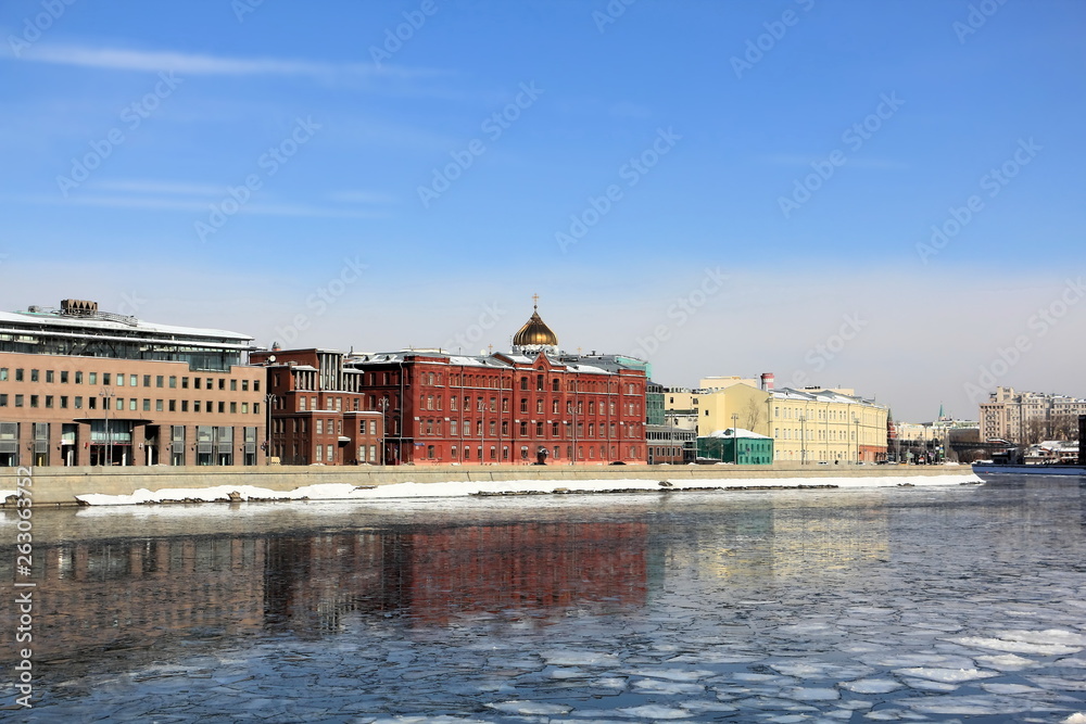 Spring break on the Moscow River. Prechistenskaya Embankment.