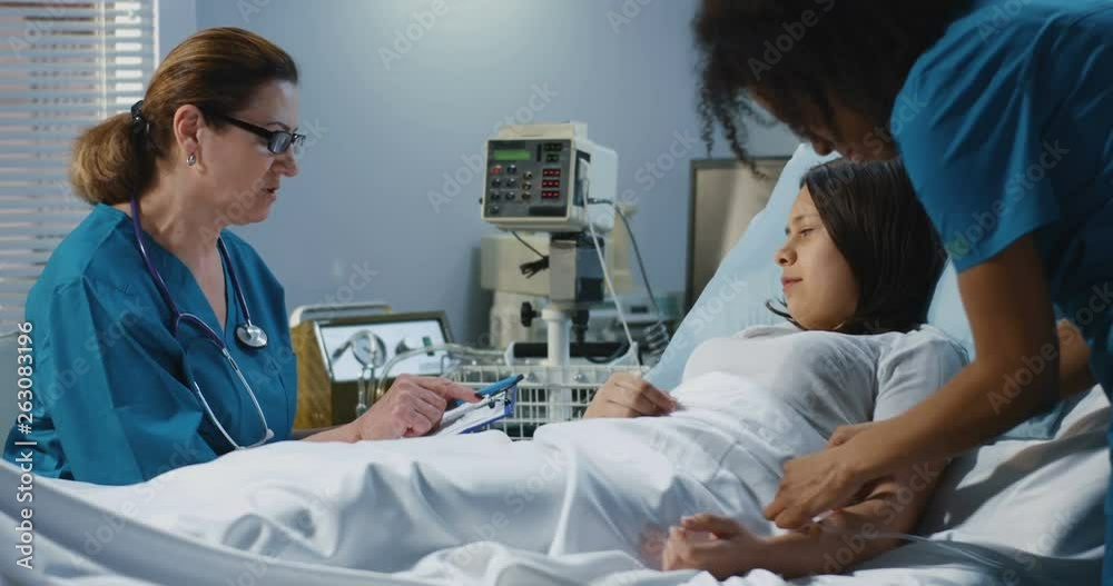 Doctor visiting patient in hospital Doctor visiting patient in hospital