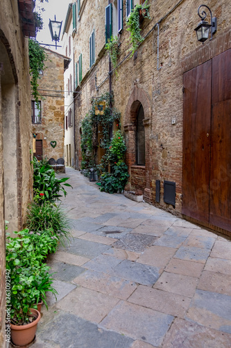 Fototapeta Naklejka Na Ścianę i Meble -  Pienza narrow streets and arquitecture details. Tuscany, Italy