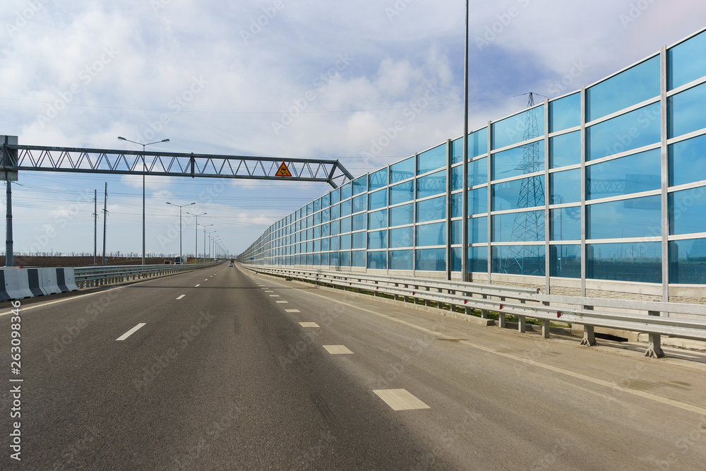 Blue light-transmitting noise-absorbing screens on the new road A290 (formerly M25) Blue light-transmitting noise-absorbing screens on the new road A290 (formerly M25)