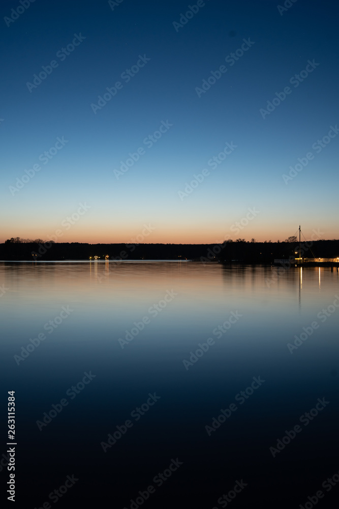 Abendhimmel über einem See, Abendrot