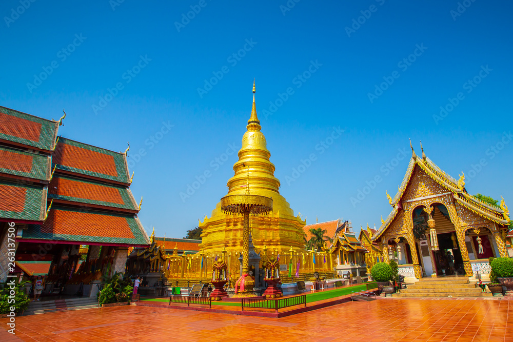 Naklejka premium Wat Phra That Hariphunchai is a Buddhist temple in Lamphun, Thailand