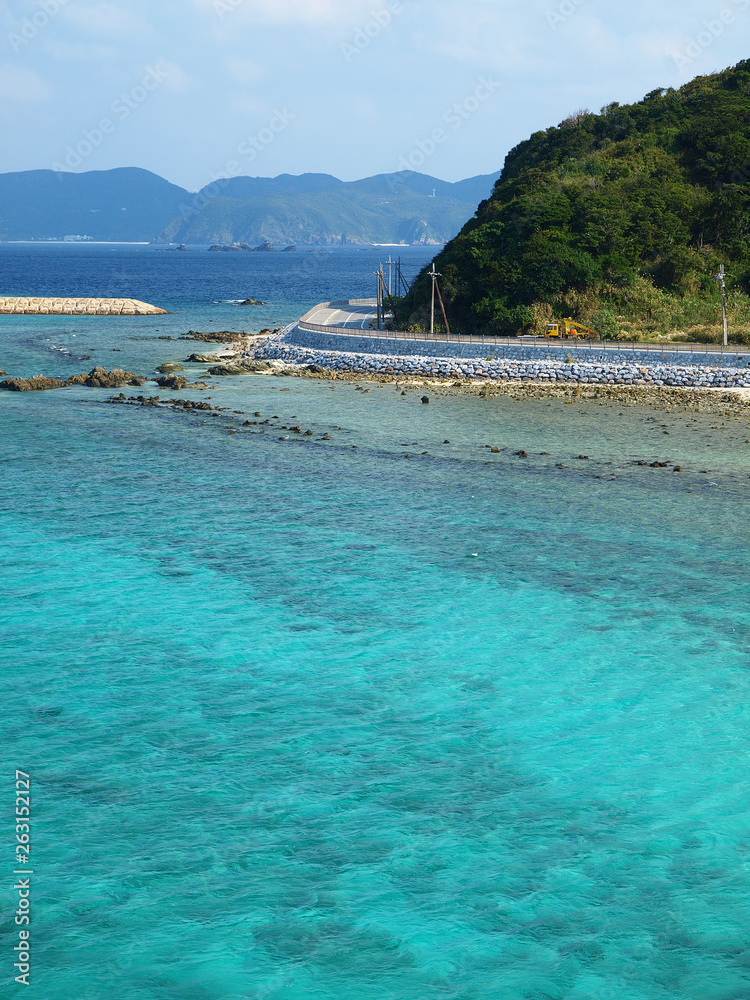青空と沖縄の海