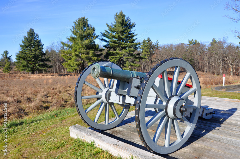 Cannon in Saratoga National Historical Park, Saratoga County, Upstate New York, USA. This is the site of the Battles of Saratoga in the American Revolutionary War.