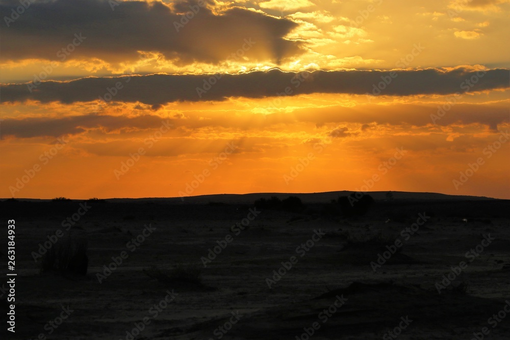 Obraz premium sunset over landscape