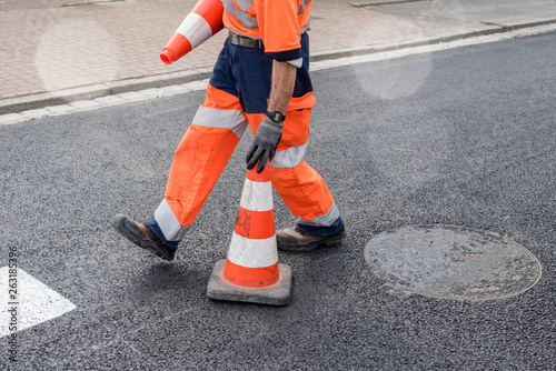 Fototapeta Naklejka Na Ścianę i Meble -  entretien et signalisation des routes