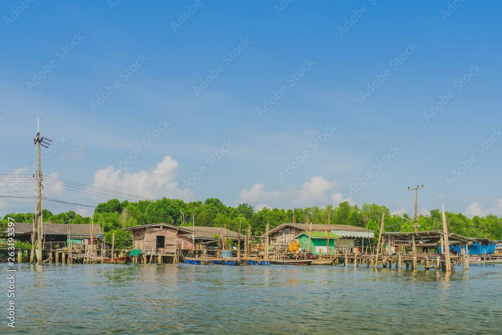 Obraz premium Unseen in Thailand. Scenery of Fishing village (The No-Land Village) at Bang Chan, Khlung, Chanthaburi, Thailand.