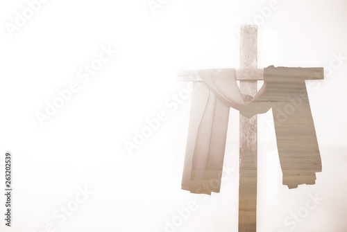 Foto soft focus of cross in light with copy space