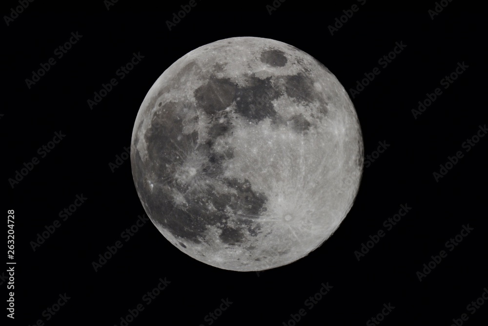 4月19日 月齢14.20 22時46分 平成最後の満月 4月19日 月齢14.20 22時46分 平成最後の満月