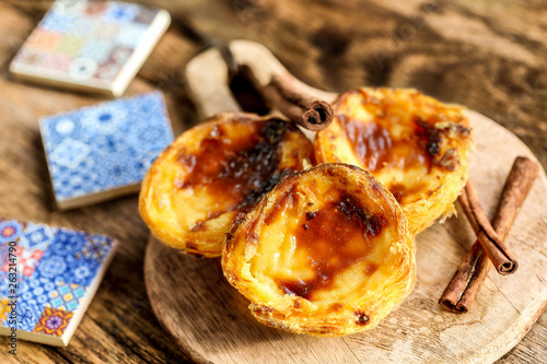 Fototapeta Naklejka Na Ścianę i Meble -  Pasteis de nata e azulejos