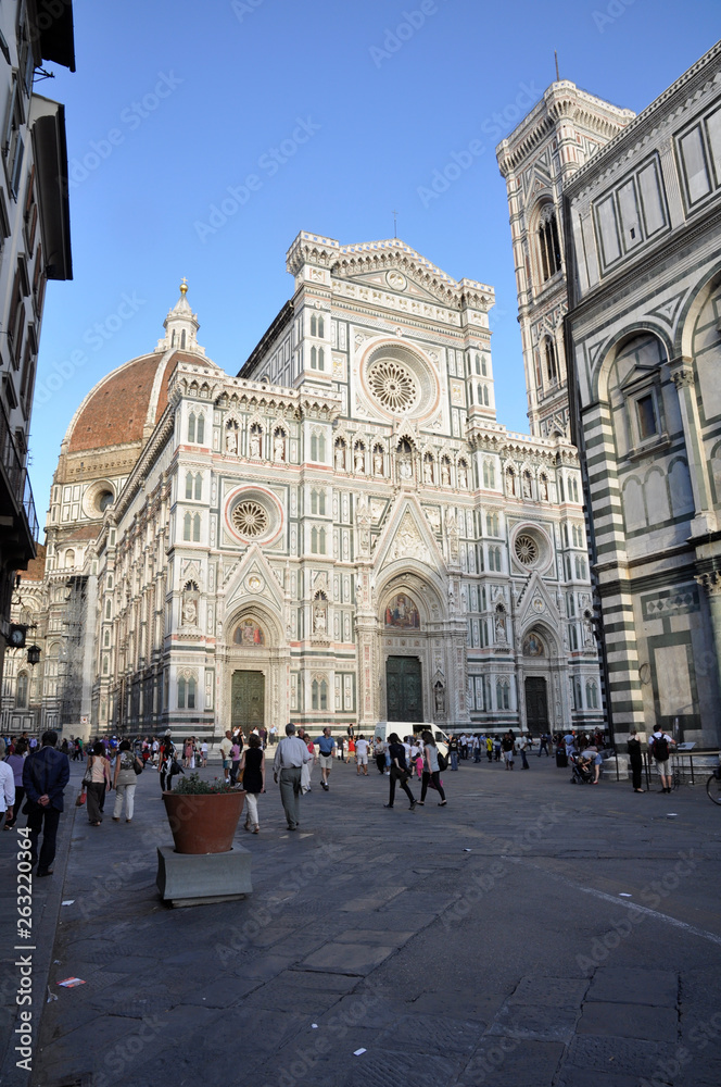 Wass bleibt, wenn ein Mensch diese Erde verlässt, seine Energie wie in diesem monumentalen und unglaublich beeindruckenden Bauwerk der cattedrale s. maria di fiori in Florenz Italien