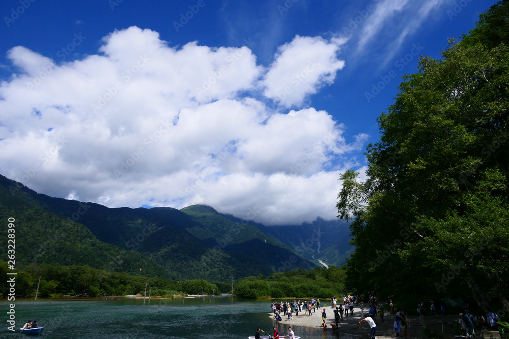 中部山岳国立公園、上高地に佇む大正池。