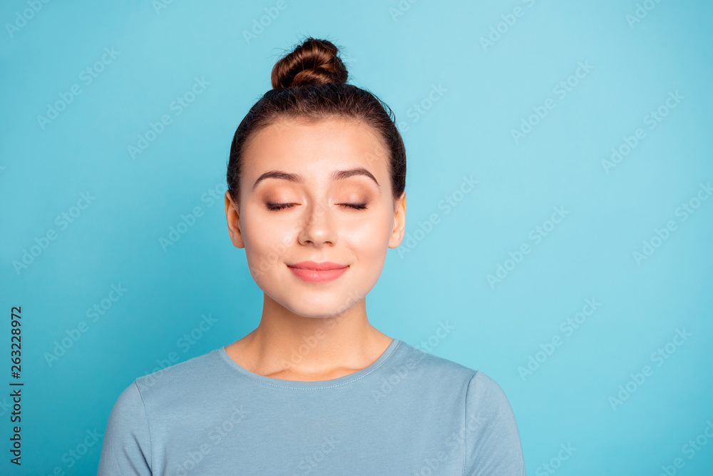 Close up photo beautiful amazing she her lady overjoyed expression eyes closed imaginary flight sweetheart peace world think thought yoga wear casual sweater pullover isolated blue bright background Close up photo beautiful amazing she her lady overjoyed expression eyes closed imaginary flight sweetheart peace world think thought yoga wear casual sweater pullover isolated blue bright background