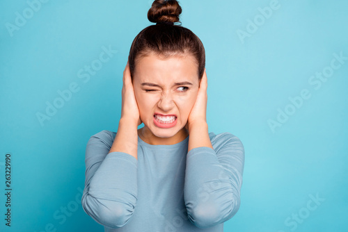 Foto Close-up portrait of her she nice cute attractive lovely depressed annoyed girl