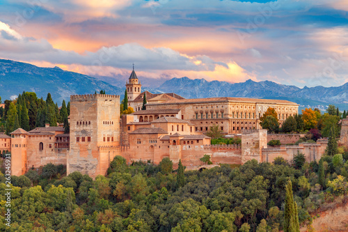 Murais de parede Granada. The fortress and palace complex Alhambra.
