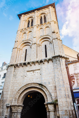 église dans le centre ville de Poitiers