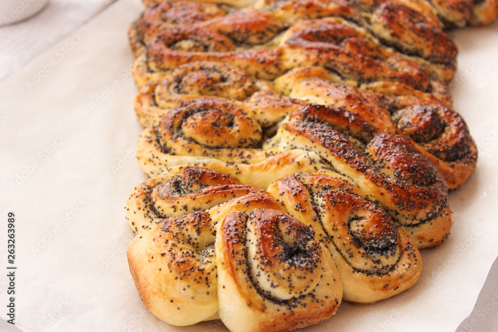 Poppy seed cake from yeast dough.