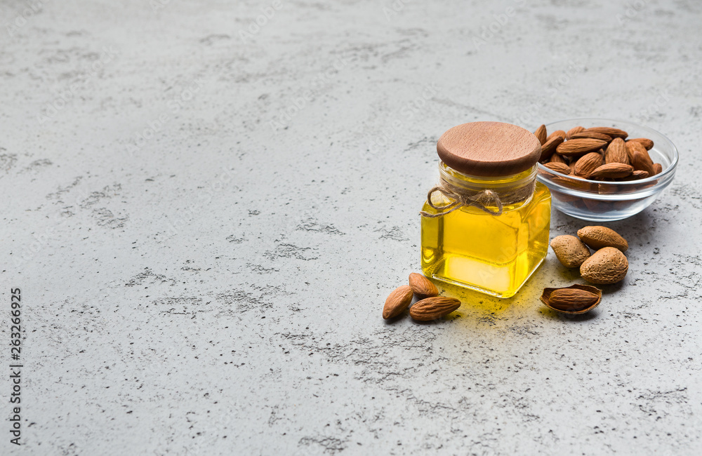 Naklejka premium Almond oil and bowl of almonds