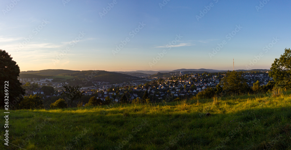 Siegener Innenstadt vom Lindenberg im Sonnenuntergang Siegener Innenstadt vom Lindenberg im Sonnenuntergang